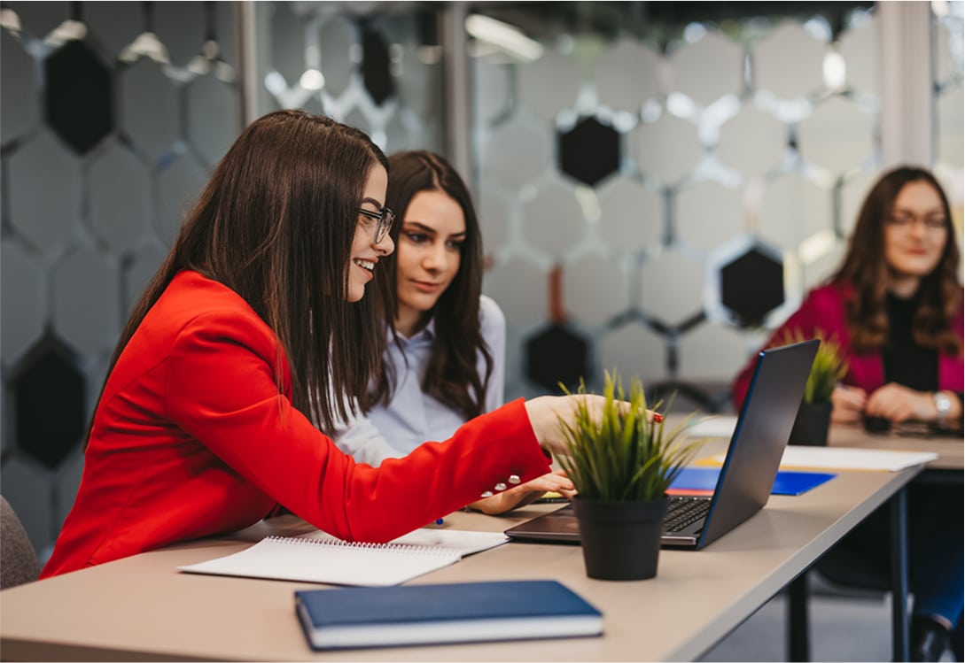 Mujeres asesoras del servicio Yo Me Ocupo para Empresas.